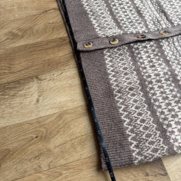 100% Lambswool WoolOvers V-Neck Cardigan - Picture 10 of 10